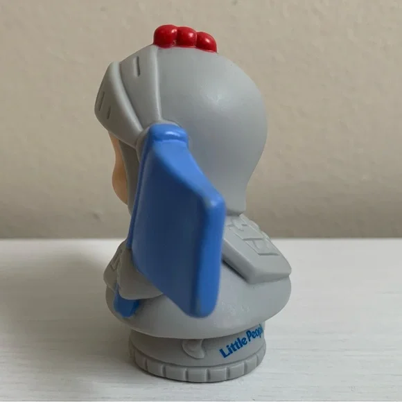 Fisher-Price Little People Knight Figure Lil’ Kingdom Castle 2003 - Picture 2 of 6